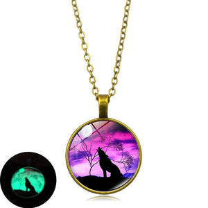 Classic Wolf Pattern Glass Necklace