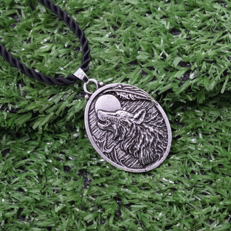 2021 New Wolf Howling at the Full Moon Necklace
