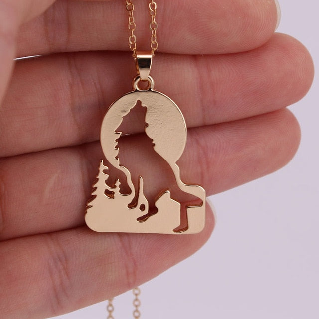 Growling wolf in Grass necklace