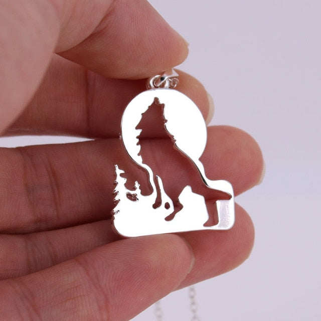 Growling wolf in Grass necklace